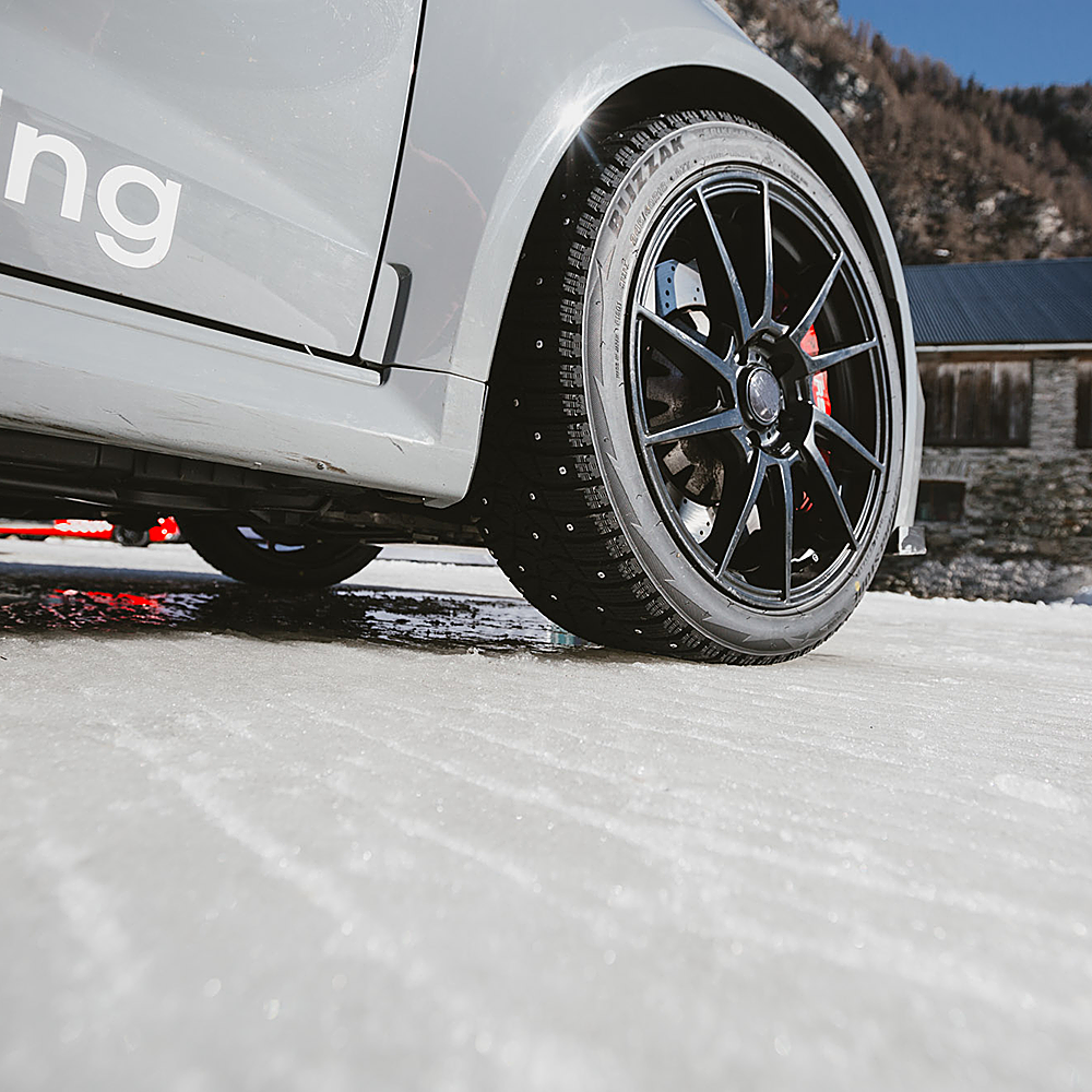 235/55R17    Bridgestone Blizzak Spike-02 SUV  103T XL шип
